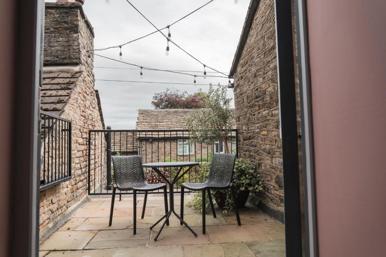 The Old Hall Inn Chinley Exterior photo