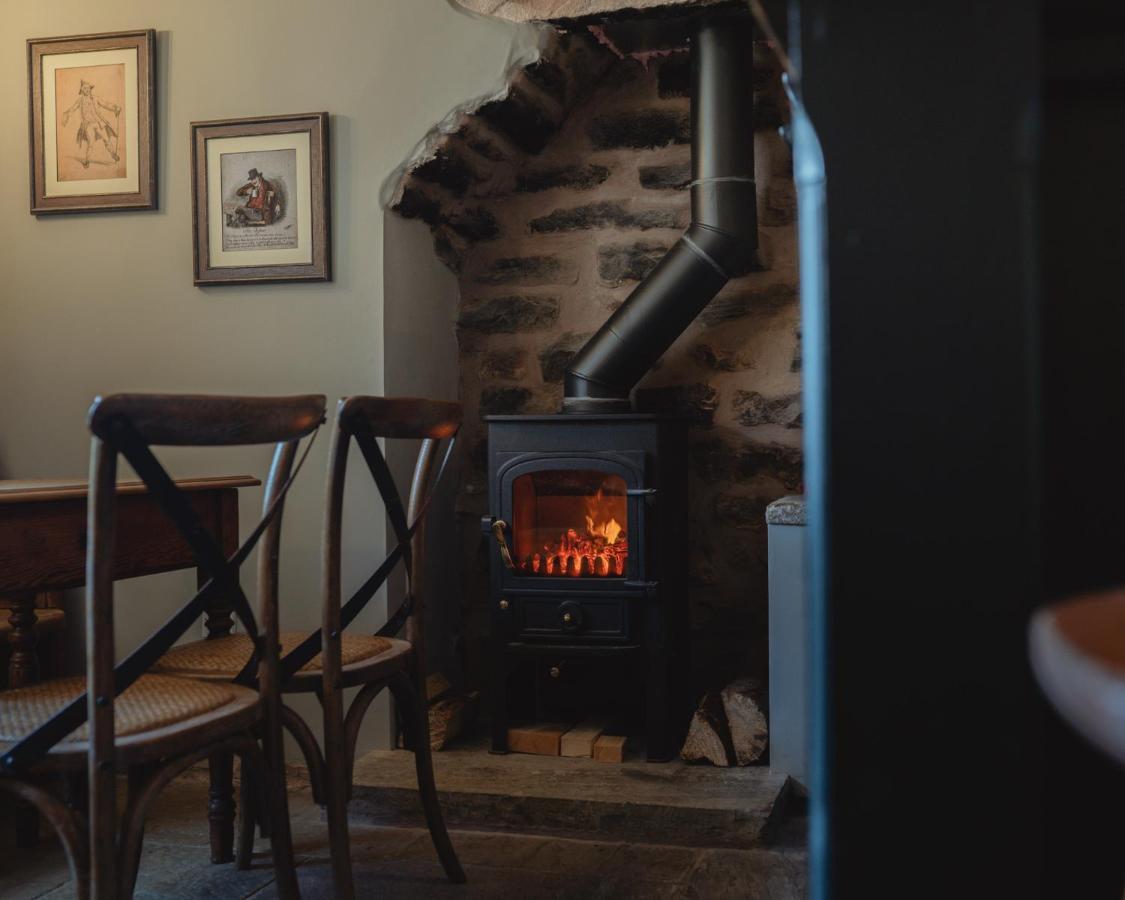 The Old Hall Inn Chinley Exterior photo